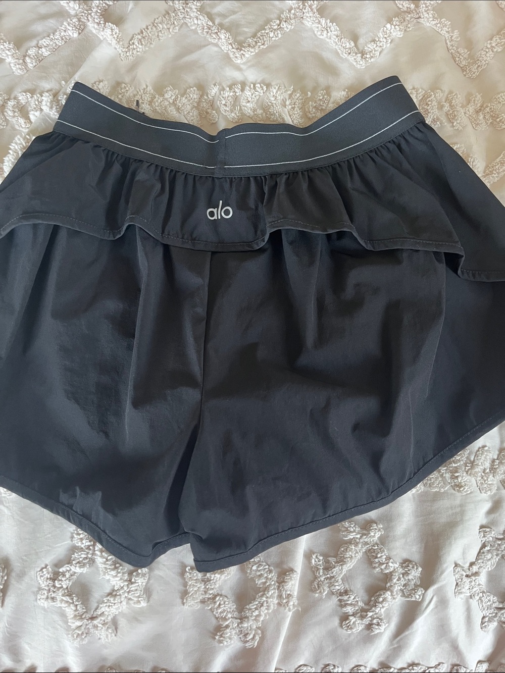 ALO Yoga Black Athletic Running Shorts with Inner Liner - Picture 2 of 4